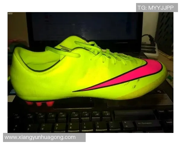 巴西足球明星们的足球鞋选择与品牌背后的故事解析