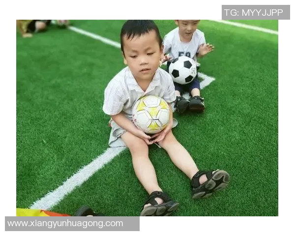 足球明星与孩子们的温馨瞬间合集精彩瞬间尽在这里