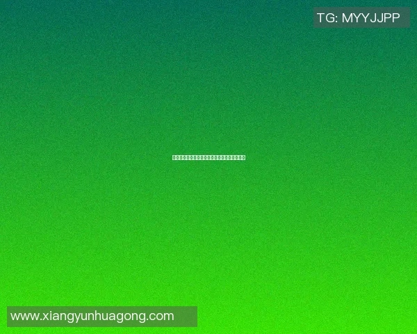 足球明星化身老大爷展现幽默一面引发球迷热议